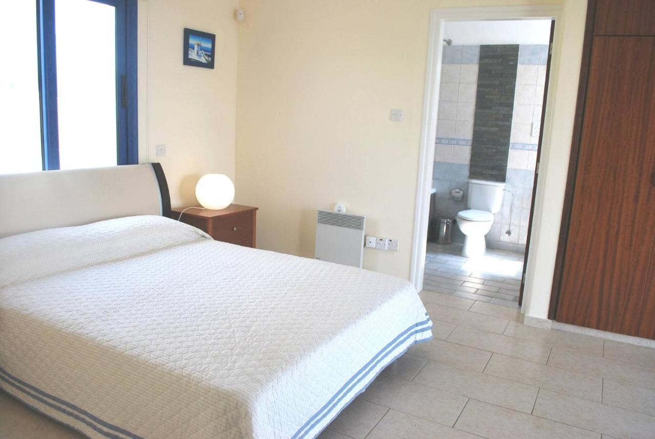 Sea Front Villa, Heated Private Pool, Amazing Location Paphos 323 基索内加 外观 照片