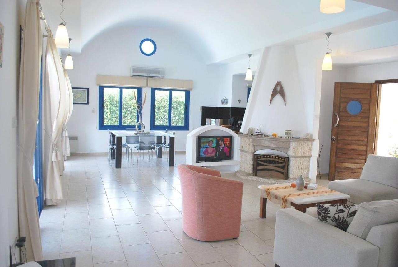 Sea Front Villa, Heated Private Pool, Amazing Location Paphos 323 基索内加 外观 照片