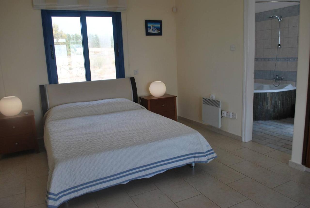 Sea Front Villa, Heated Private Pool, Amazing Location Paphos 323 基索内加 外观 照片